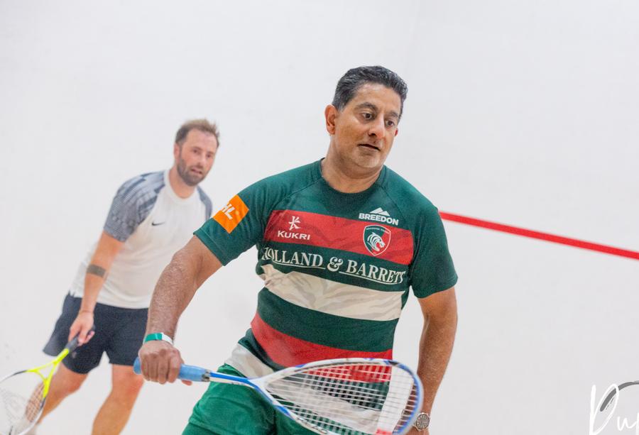 Squash on the glass court